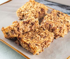 Owsiane batoniki z tymi dodatkami jem na śniadanie. Są szybkie, zdrowe i dodają energii