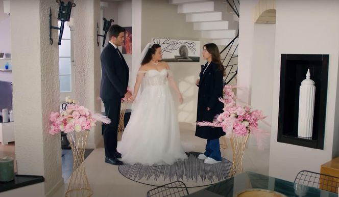 Melis ogłosi, że jest w ciąży z Egem i w ten sposób zmusi go do ślubu.