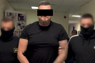 Uśmiechnięty lider gangu w rękach policji. 36-latek wpadł po latach