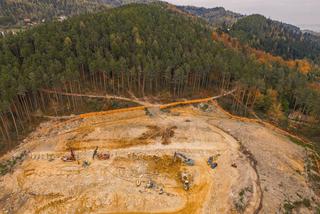 Tak wygląda budowa tunelu na S1 w Beskidach. Wykują go bez użycia maszyn [ZDJĘCIA]
