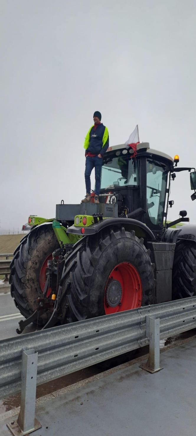 Trwa protest rolników. Drogi na Pomorzu są sparaliżowane. Gdzie trwają utrudnienia? 