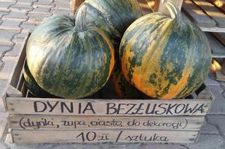 Wyjątkowy stragan z warzywami. Same się sprzedają [GALERIA]