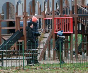 Całuśny mąż Kaczyńskiej nie dał jej wytchnienia pod jemiołą 