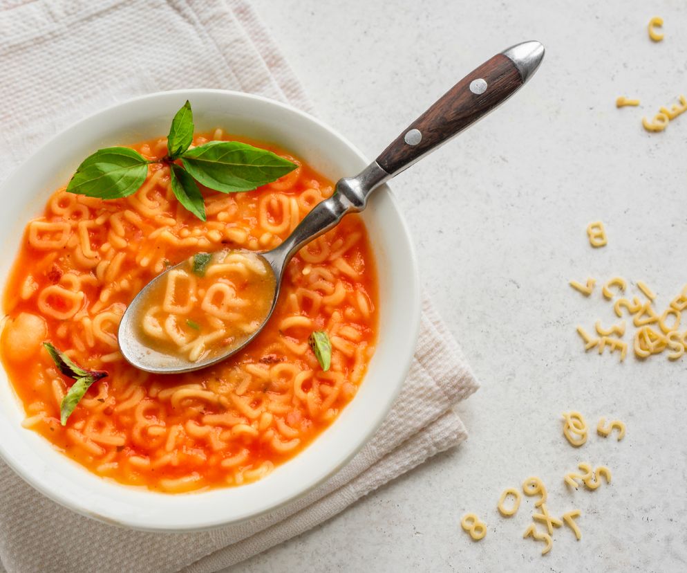 Zupa pomidorowa z pomidorów z puszki: łatwa, sycąca, pyszna