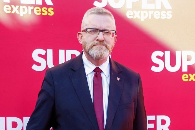 Sekrety wzrostu popularności partii Brauna. Politolog wskazuje na coś więcej niż roz…