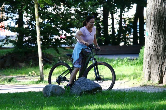 Ewa Drzyzga z mężem na rowerach. "Operacje plastyczne nie są dla mnie!"