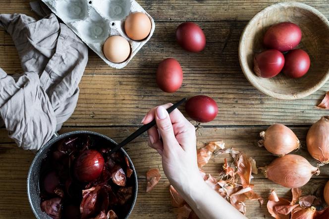 Naturalne barwniki do jajek