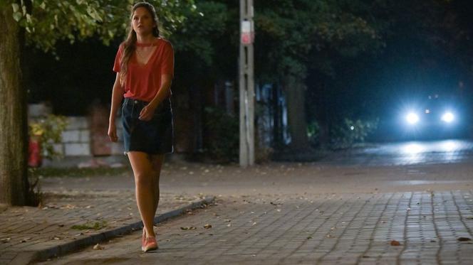 M jak miłość, odcinek 1484: Lilka odurzona narkotykami! Gwałciciel dopadnie ją na ulicy 