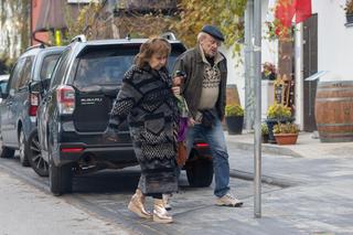  Daniel Olbrychski dźwiga kartofle