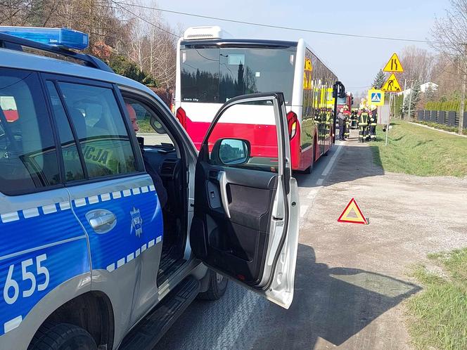 Wypadek z udziałem autobusu w Wąchocku