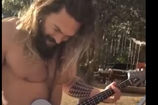 Jason Mamoa ujawnił, dlaczego zaczął grać na basie. Inspiracją jest kultowy numer
