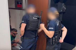 Mieszkanie Szalonego Reportera zaatakowane siekierami