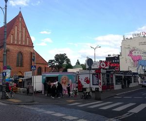 Szutrowy parking przy ul. Piekary nie do ruszenia! Miasto nie może zmusić właściciela działki