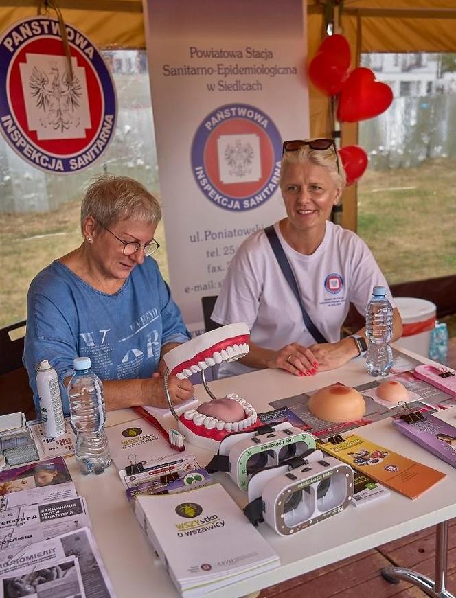 Siedlczanie chętnie korzystali z bezpłatnych badań, porad specjalistów i aktywności na świeżym powietrzu nad zalewem podczas "Pikniku dla serca"