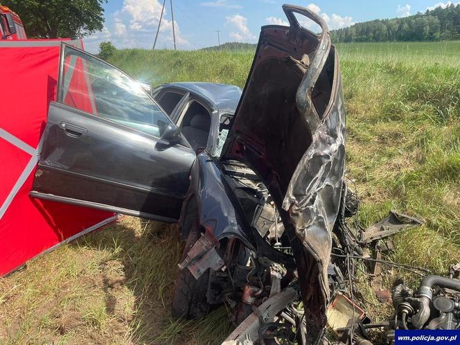 18-latek zginął w wypadku, z samochodu niewiele zostało. Tragedia pod Nidzicą