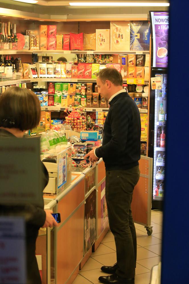 Z obstawą do bankomatu