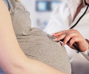 Planujesz ciążę? Ta choroba z dzieciństwa może zagrozić dziecku