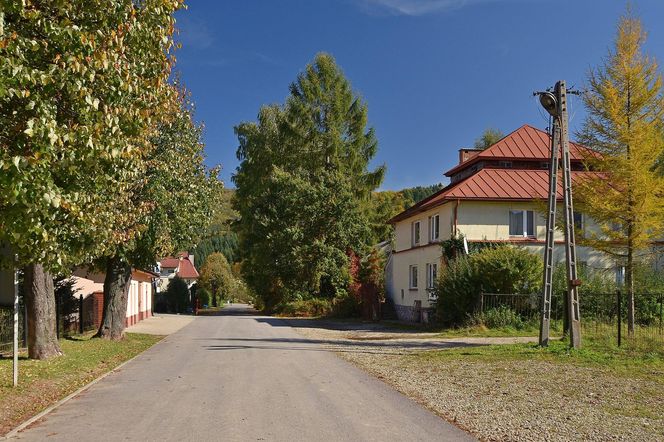 To niezwykła wieś na mapie Małopolski. Od wieków zamieszkują ją Łemkowie