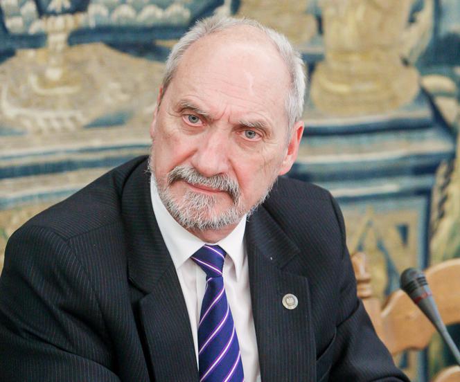 Macierewicz wyprowadzi swoje wojsko na ulicę 1pub