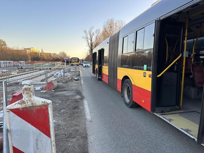 Koszmarny wypadek w Warszawie. Autobus miejski potrącił 12-latkę. Dziewczynka trafiła do szpitala