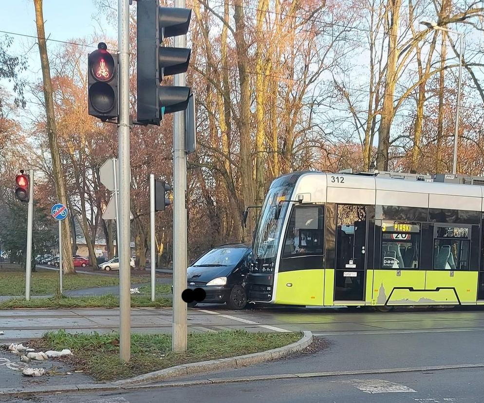 Kolizja samochodu osobowego z tramwajem w Gorzowie