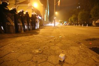 Zamieszki w Knurowie: Czternastu policjatów rannych [MOCNE WIDEO]
