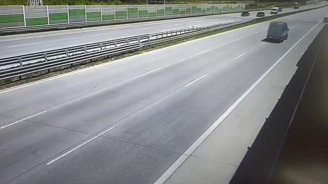 Wiceminister infrastruktury o szokującym zdarzeniu na A1 pod Piotrkowem Tryb. Kierowca BMW jechał pod prąd prosto na niego [ZDJĘCIA].