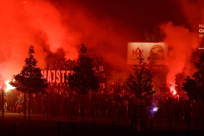 Szalona noc w Poznaniu. Tak Lech świętował dziewiąte mistrzostwo Polski 