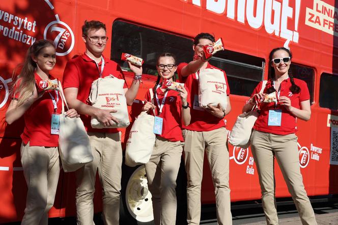 Czerwony autobus linii 7Days już na ulicach Lublina! Za nami inauguracja trasy podczas parady studentów