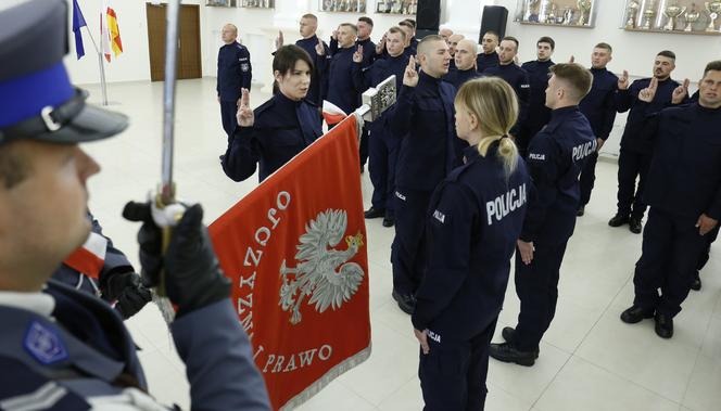 Nowi funkcjonariusze lubelskiej policji. 24 mężczyzn i 5 kobiet wypowiedziało słowa przysięgi