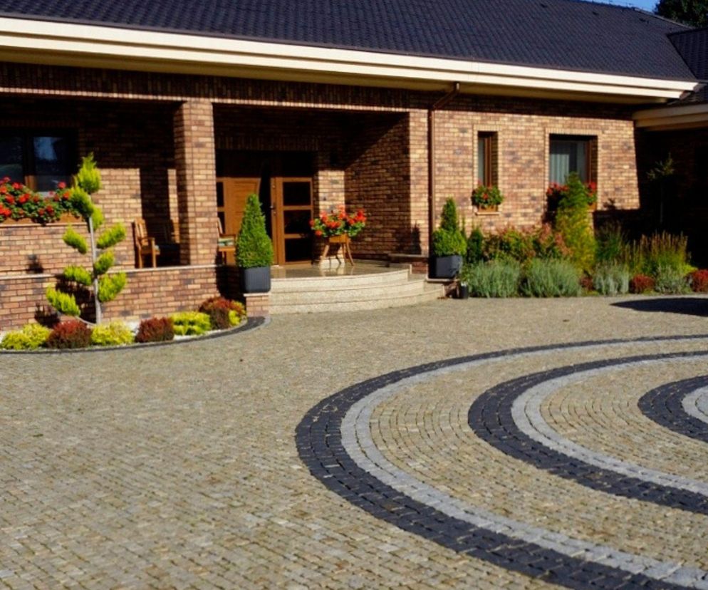 Granitowa elegancja - płytki na taras i kostka na podjazd
