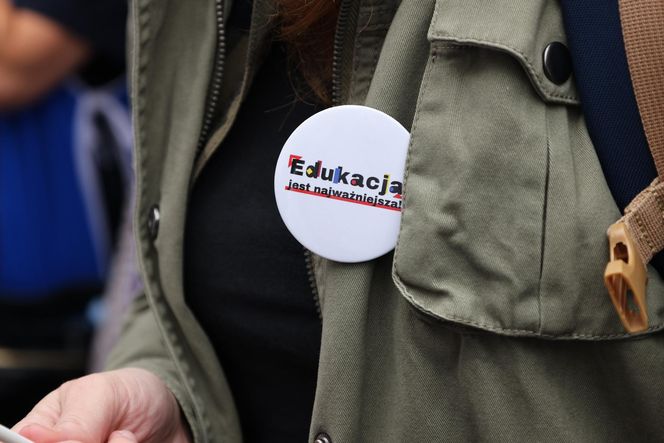 Protest ZNP przed Ministerstwem Edukacji