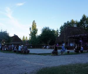 Sielanka na parkiecie w Muzeum Wsi Lubelskiej pod gołym niebem! Za nami kolejna potańcówka w rytmie miejskiego folkloru z Warszawy i Lwowa