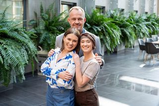 Pierwsza miłość: Eliza, mimo obietnicy danej córce, decyduje się nie odchodzić od męża. Szybko przekona się, że to był błąd