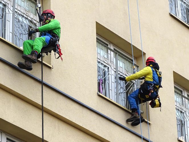 Superbohaterowie odwiedzili małych pacjentów szpitala w Koszalinie