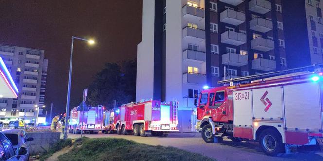 Ogromna akcja straży, pożar w podziemnym garażu na Woli
