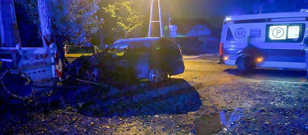Tragiczny wypadek w Jedlinie. 35-letni kierowca nie żyje. Czarny weekend w Śląskiem