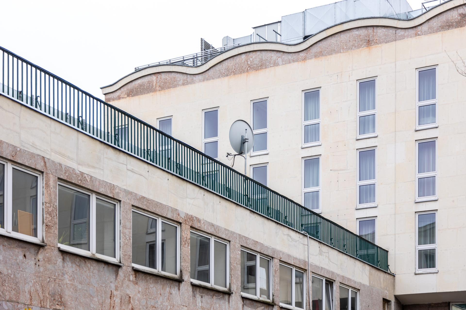 Mozaiki Rechowiczów w warszawskim Domu Chłopa - zobacz zdjęcia. Dziś mieści się tu Hotel Gromada