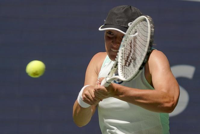 Świątek -  Stephens RELACJA NA ŻYWO Pierwszy set dla Igi Świątek! US Open Świątek - Stephens NA ŻYWO WYNIK 