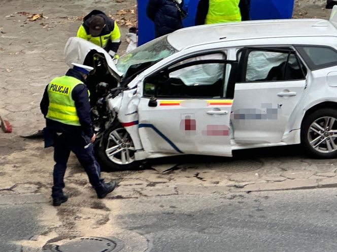 Śmiertelny wypadek w centrum Warszawy. Kierowca wjechał w ścianę tunelu