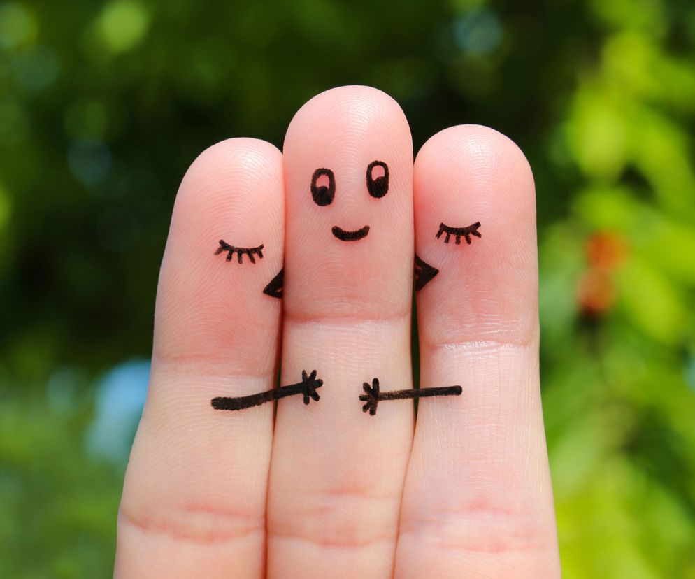 Poligamia nie jest w Polsce legalna, mimo to zdarzają się nieformalne związki złożone z więcej niż dwojga partnerów.