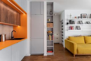 38-metrowa kawalerka projektu Interiorsy. Króluje tu minimalizm z dużą dawką koloru