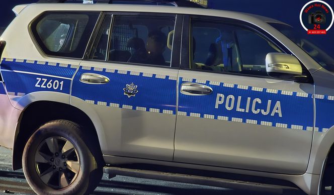 Tragiczny wypadek w Zakroczymiu: Czołowe zderzenie busa z fiatem! Kierowca zakleszczony