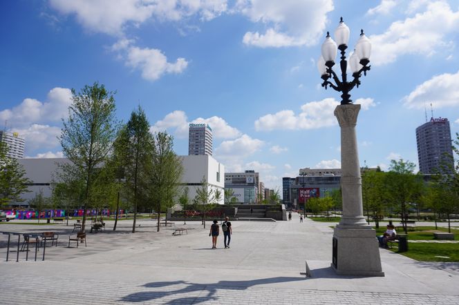 W tym roku przed Pałacem otwarto Plac Centralny