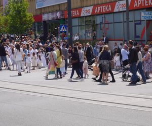 Boże Ciało 2025. Tysiące osób uczestniczyło w olsztyńskich procesjach