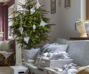 Świąteczne choinki w bieli