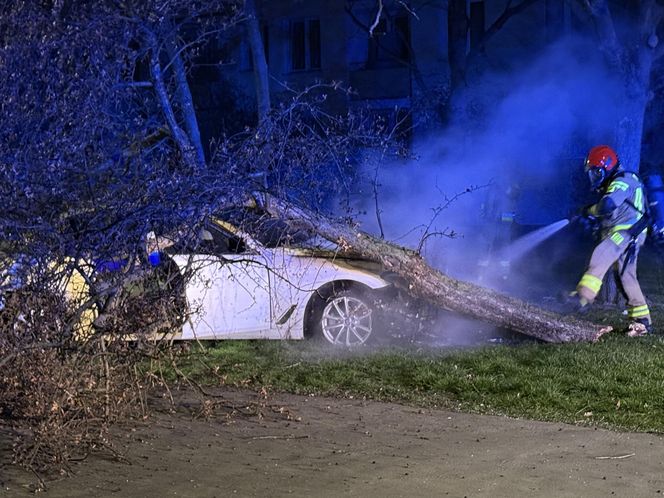 Policyjny pościg ulicami Warszawy. BMW w płomieniach 