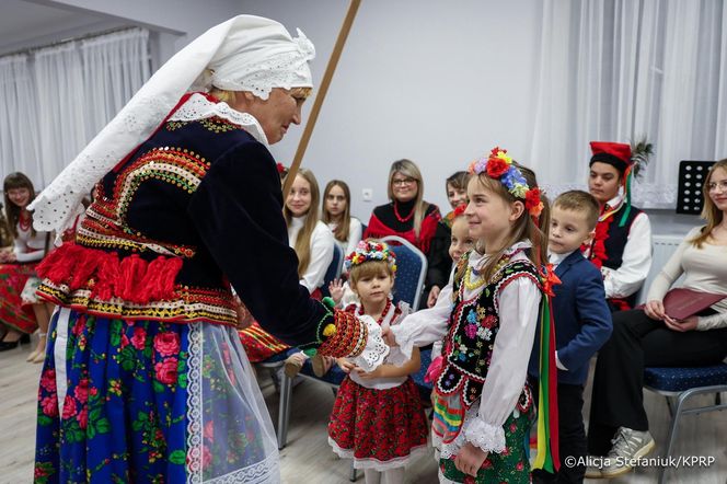 Marta Nawrocka spotkała się z młodymi gospodyniami