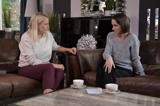 Pierwsza miłość, odcinek 3969. Melka (Ewa Jakubowicz), Łucja Reterska (Anna Samusionek)