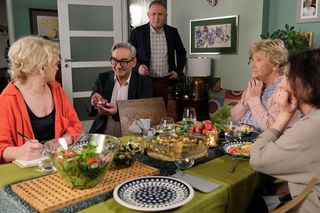 M jak miłość, odcinek 1816. Marta (Dominika Ostałowska), Jacek (Robert Gonera), Barbara (Teresa Lipowska), Artur Rogowski (Robert Moskwa), Marysia (Małgorzata Pieńkowska)